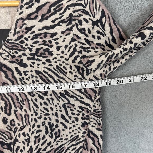 ATM Women's Cashmere Blend V-Neck Sweater Animal Print Size S NWT Elevated - Picture 5 of 11